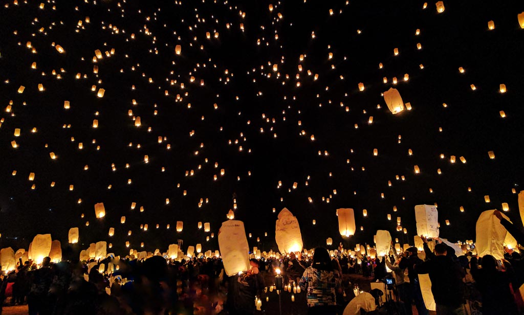 sky lanterns in bali