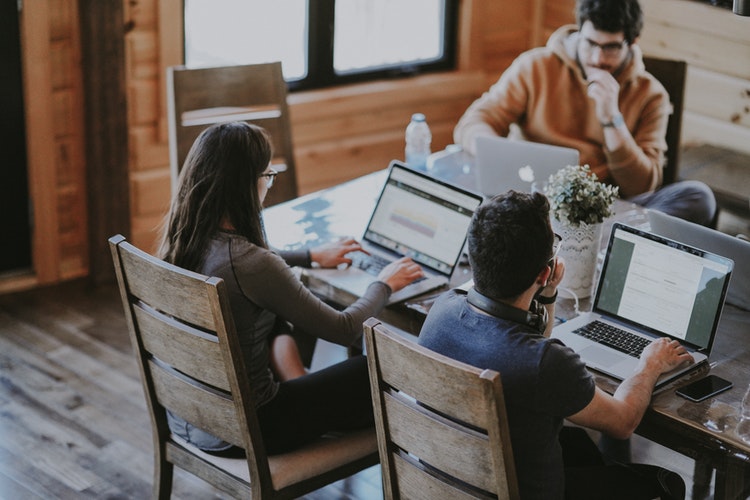 cafes for digital nomad in seminyak