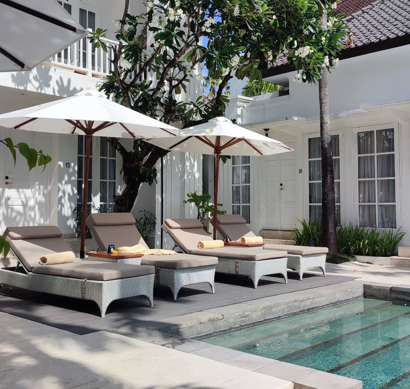 sun lounges in the colony hotel bali