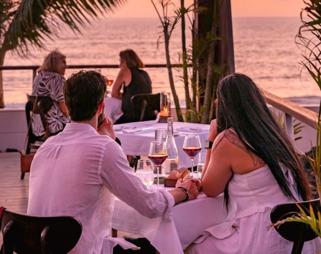 couples romantic dinner in seminyak