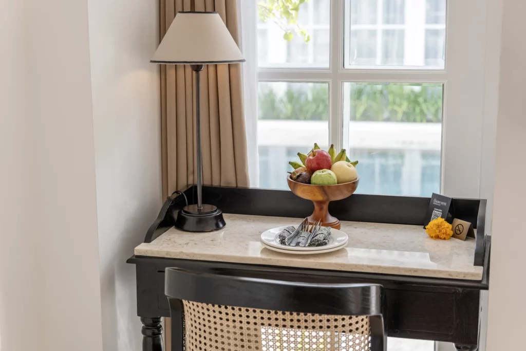 Deluxe Room desk