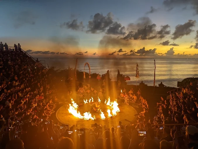 kecak dance uluwatu, Bali