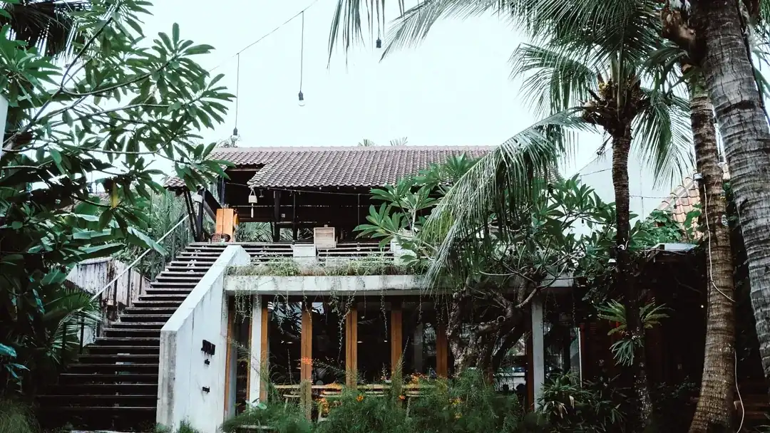 titik temu coffee seminyak