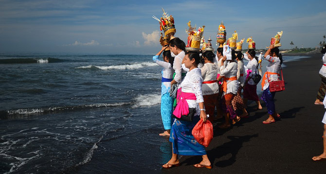 Hotel Bali Informations Balinese people in Seminyak