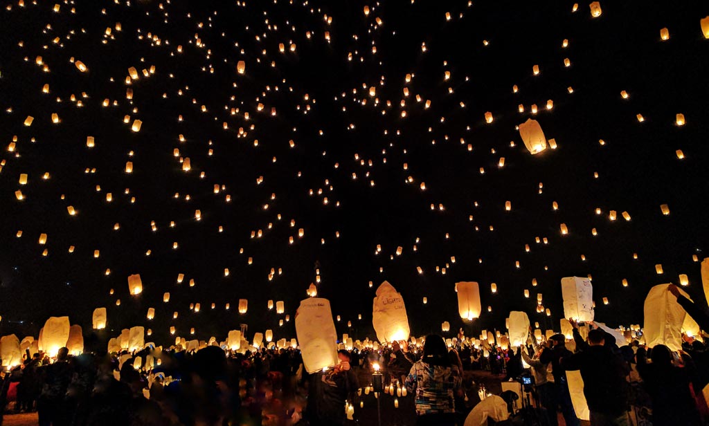 sky lanterns bali