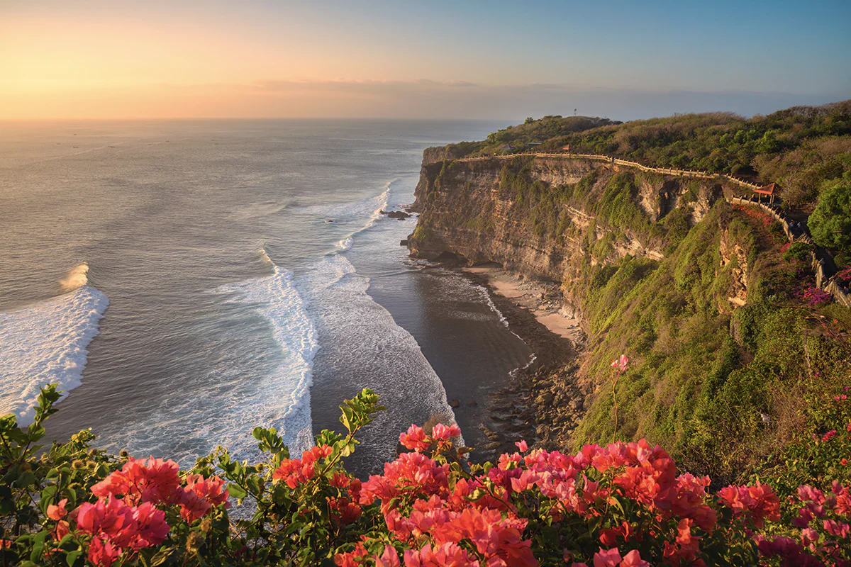 Best beach in Bali: Uluwatu