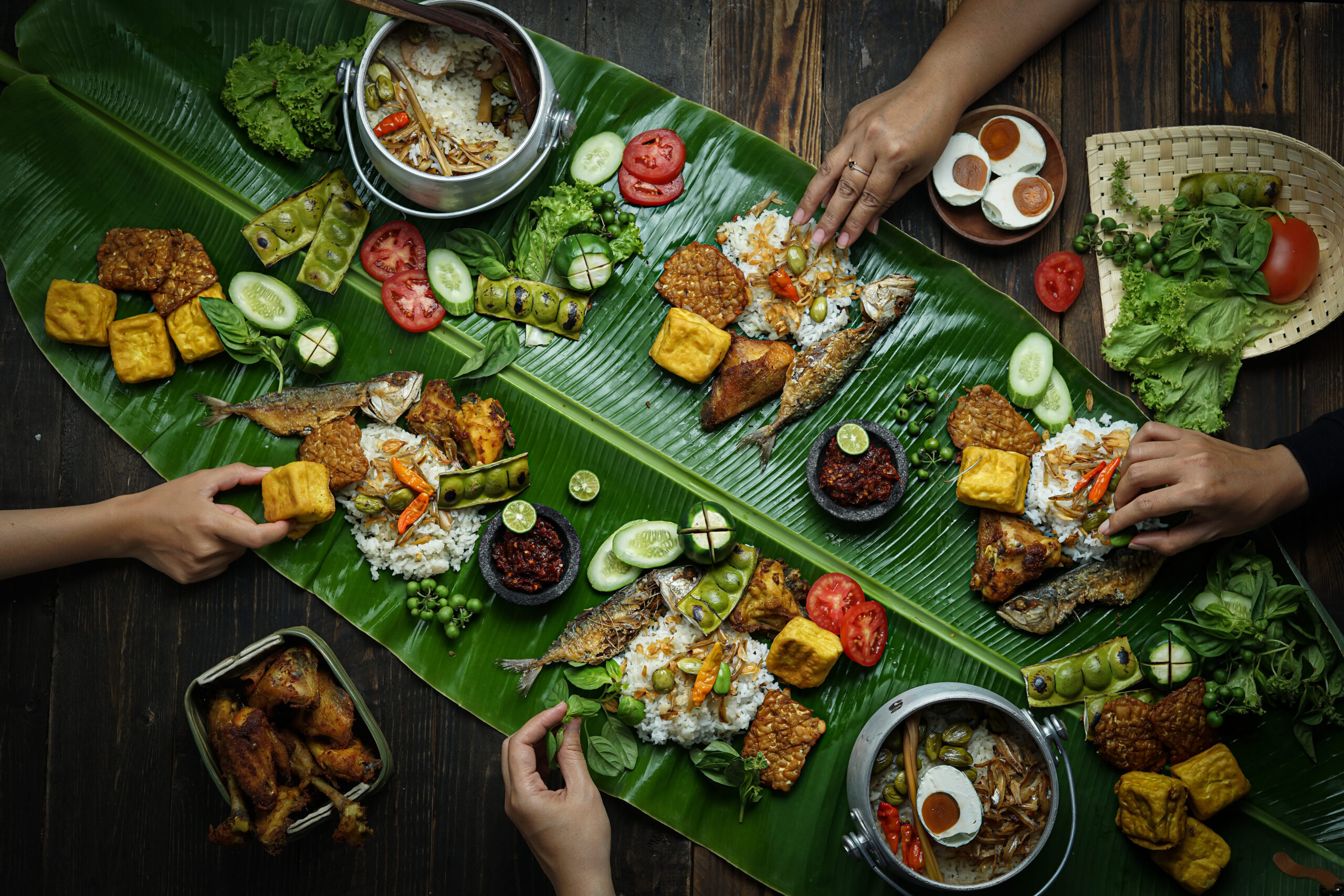 nasi liwet traditional local food